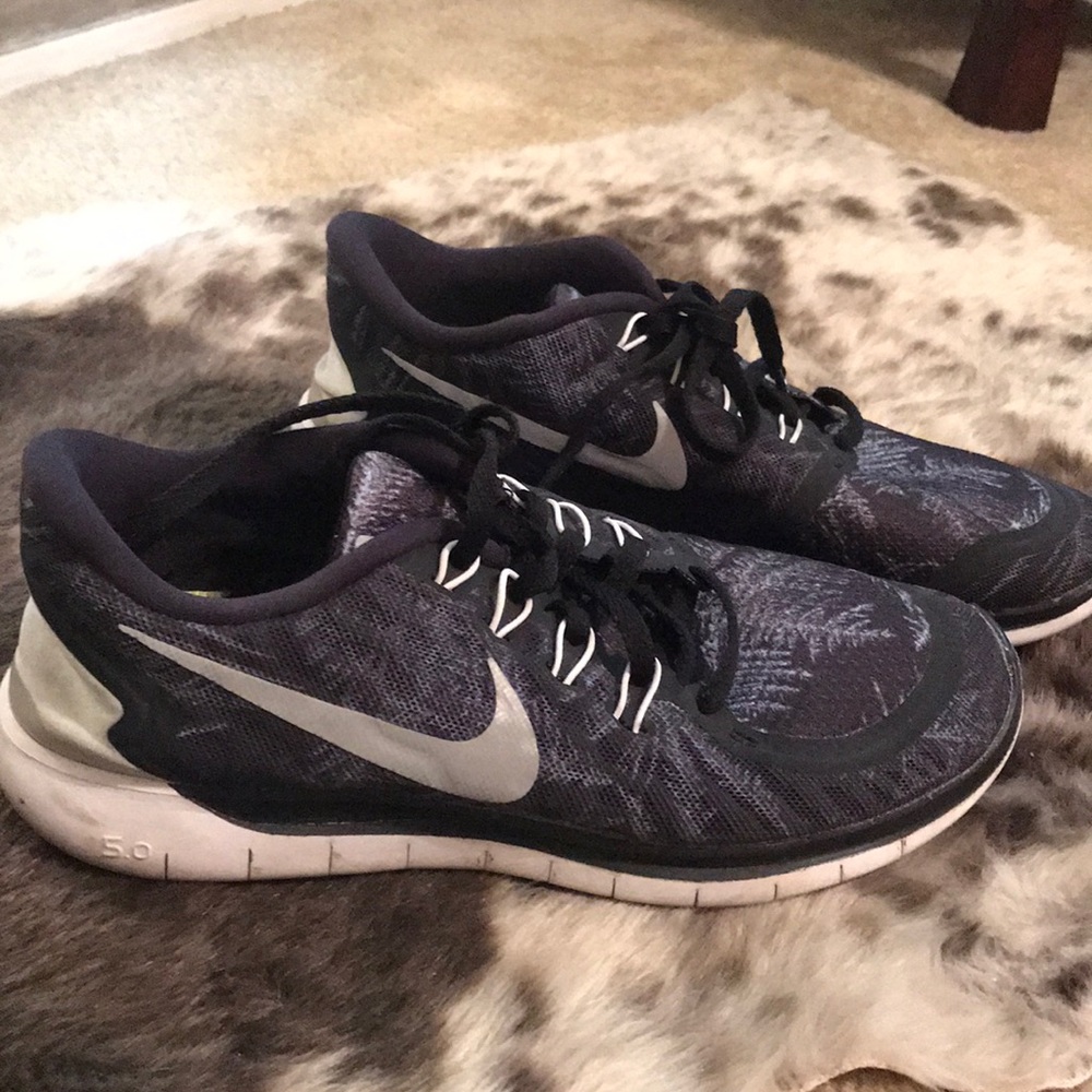Nike free runs! Black with silver pattern